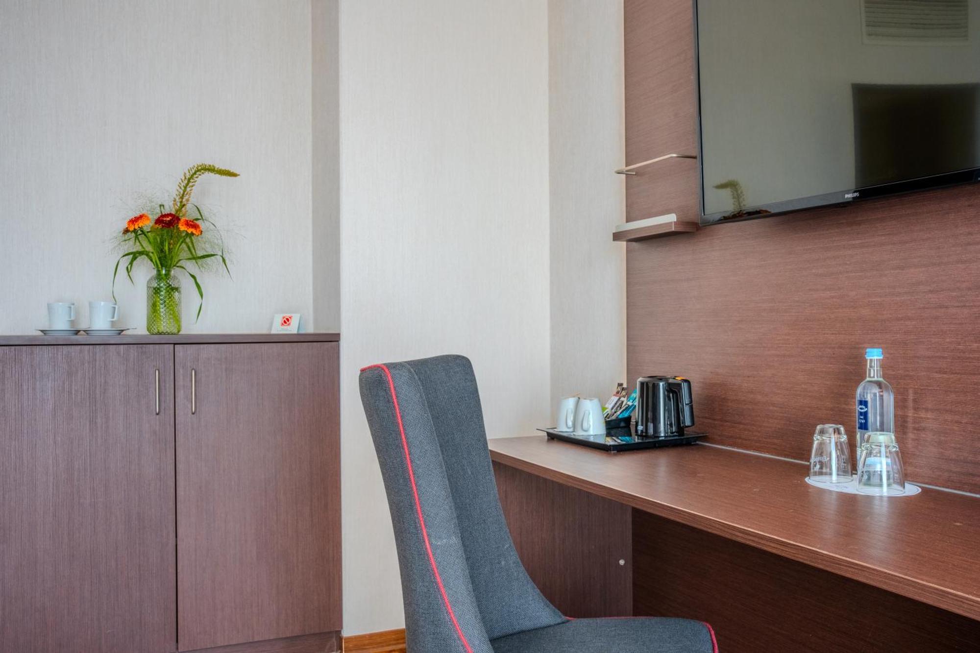 Airways Hotels Frankfurt Airport West Raunheim Exterior photo
